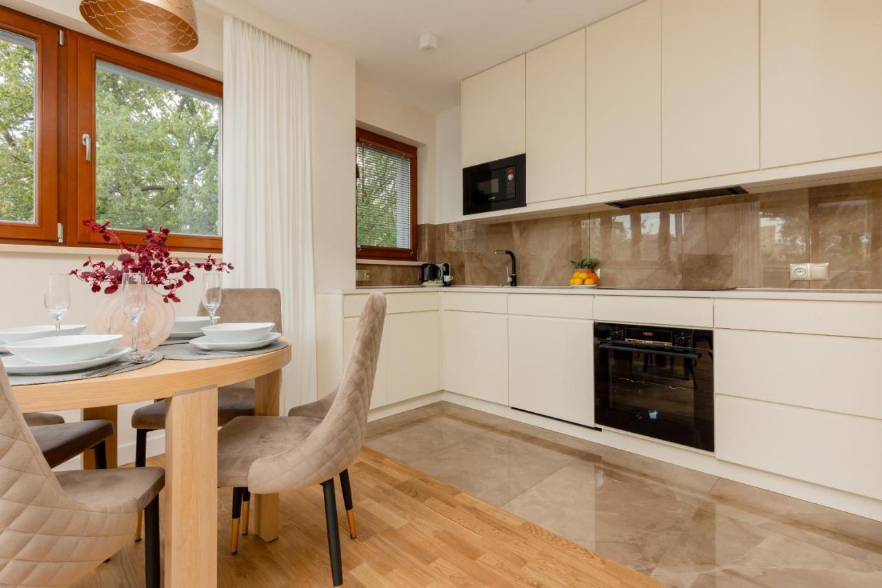 Deluxe Apartment Wronia 45 With Ac, Parking & Balcony By Renters Prestige วอร์ซอ ภายนอก รูปภาพ