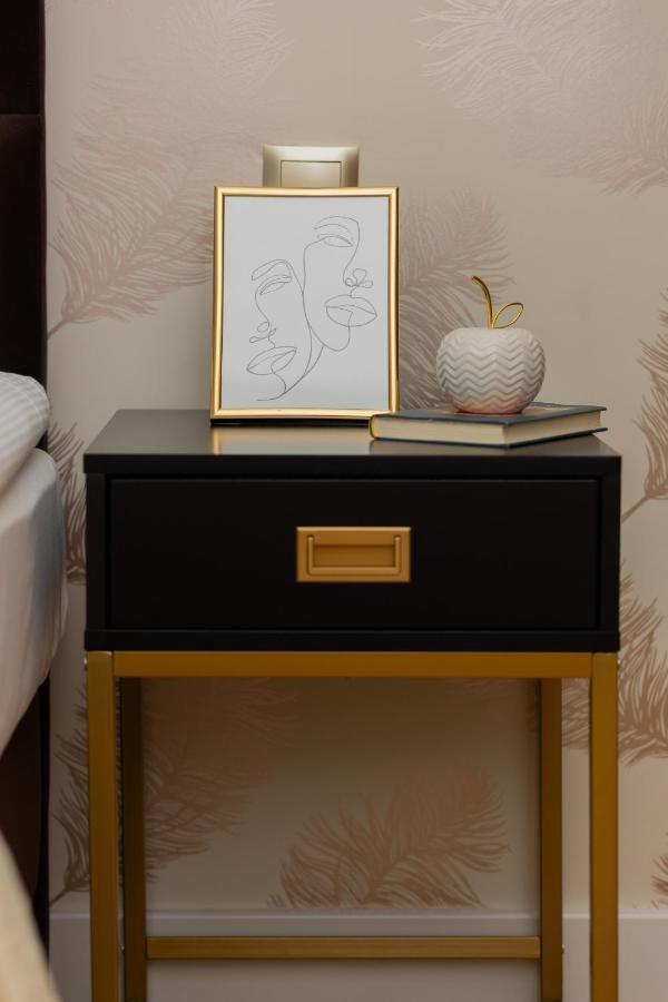 Deluxe Apartment Wronia 45 With Ac, Parking & Balcony By Renters Prestige วอร์ซอ ภายนอก รูปภาพ
