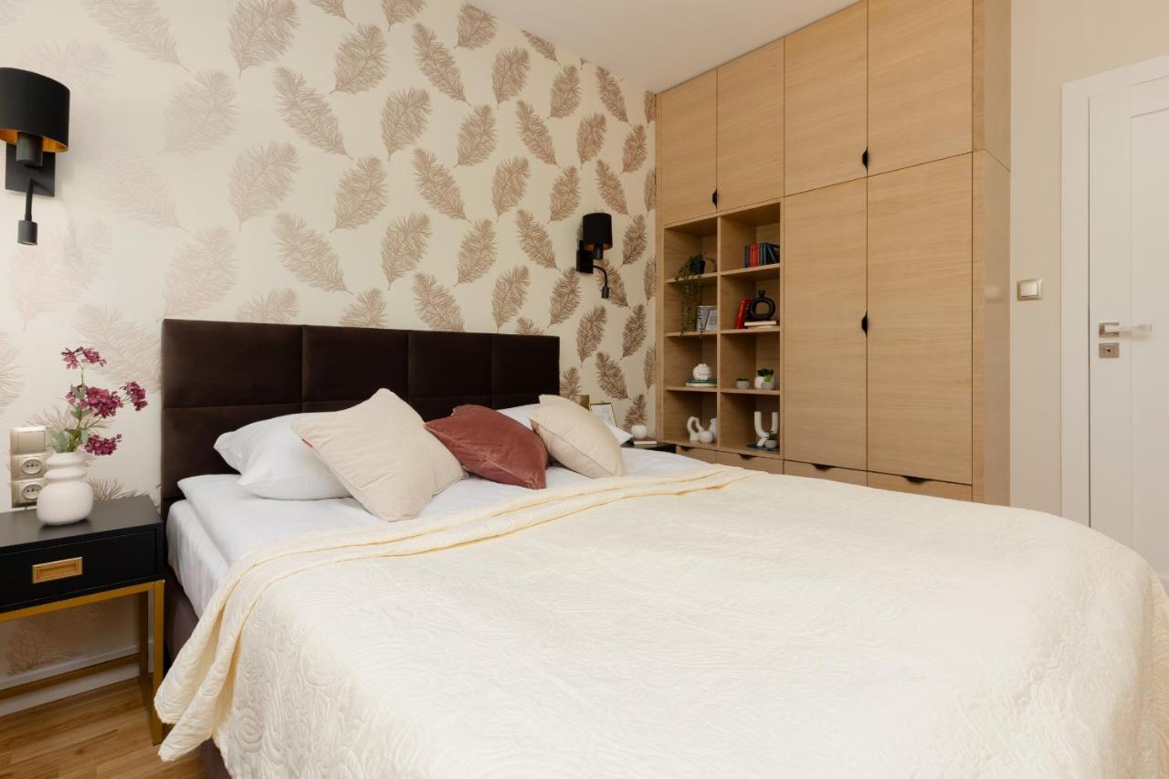 Deluxe Apartment Wronia 45 With Ac, Parking & Balcony By Renters Prestige วอร์ซอ ภายนอก รูปภาพ